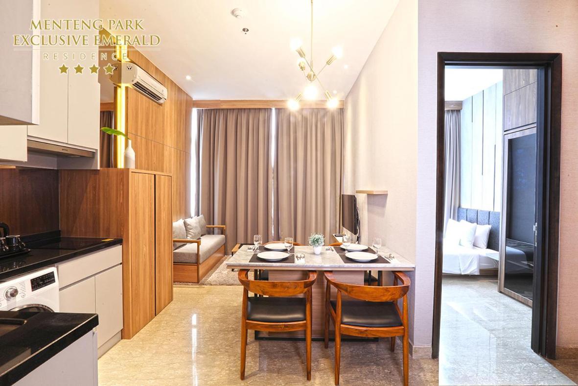 Menteng Park Exclusive Emerald Giacarta Esterno foto
