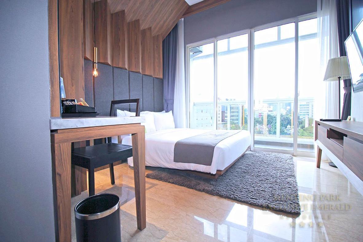 Menteng Park Exclusive Emerald Giacarta Esterno foto